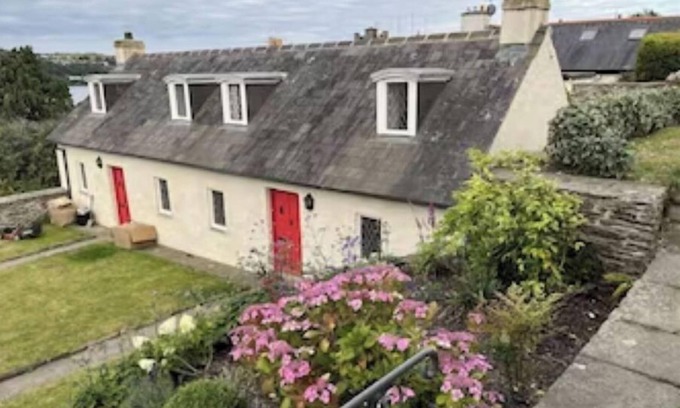 Kinsale Town Centre Cabaña | Historic Cottage perched above Kinsale Harbour
