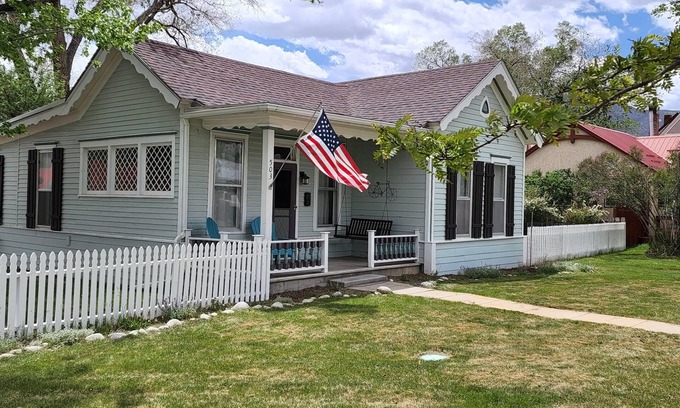 Salida Casa | Victorian Cottage: The Perfect Rocky Mountain Location - Licencia de alquiler # 0352