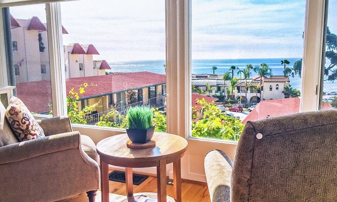 Village of La Jolla Cabaña | Hermosa cabaña histórica con una sensación de Zen. Vistas completas al mar en Village