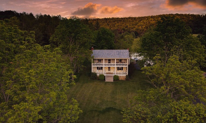 Rockbridge Baths Otro | Historic Countryside Escape - Relax, Hike, & Fish! Near Lexington