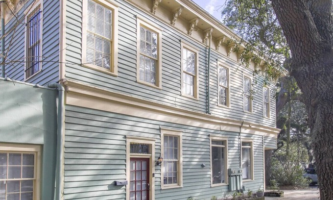 Eastside Apartamento | Historic District 2/2 | Center of Town!