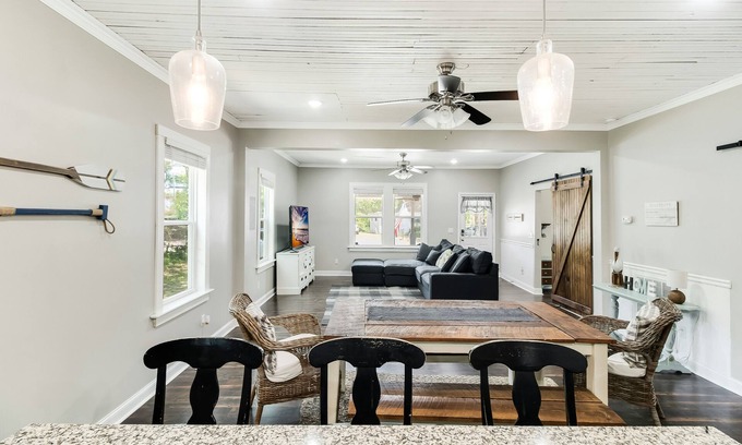 Southport Cabaña | Historic dog-friendly renovated cottage with streaming, patio, W/D, & AC