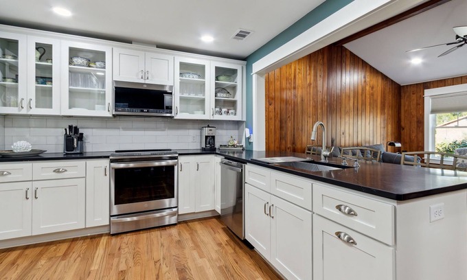 St. Marys Casa | Historic Downtown: Dining, Shops, Ferry Steps Away
