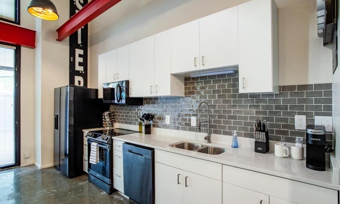 Old City Apartamento | Historic Downtown Loft with Modern Flare