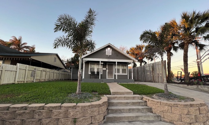 Brownsville Casa | 1930 Cottage Home Distrito del centro