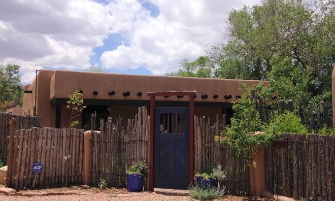Historic Eastside Casa | Casa De Colores: camine hasta la Plaza y galerías de arte en Canyon Rd