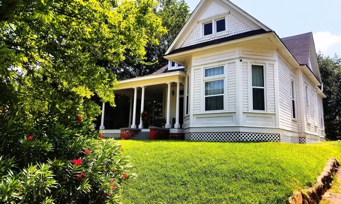 Highland Historic District Casa | Historic Eglin House
