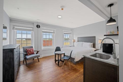 Conway Casa | Historic Elegance Loft in Downtown Conway
