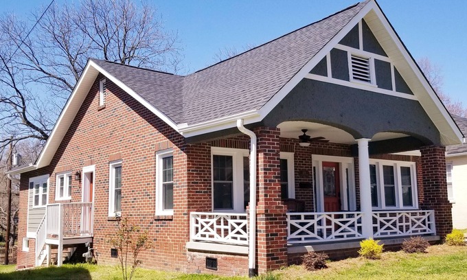 Burlington Casa | Histórico y elegante B-Town Bungalow