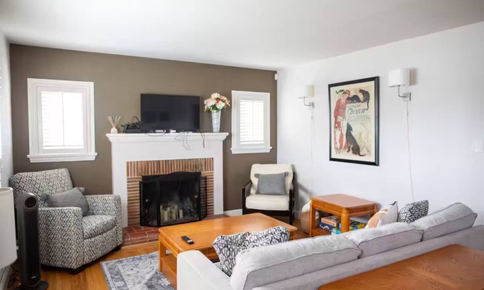 Riviera - Westchester Casa | Historic, Family-Friendly Home in Downtown