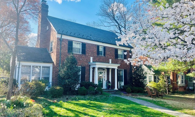 University Park Casa | Historic family-friendly home close to DC and UMD - long term stays only
