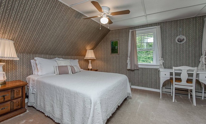 Dorchester Apartamento | Historic Farmhouse in White Mountains Close to great trails