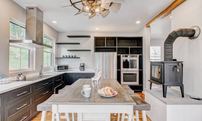 Hot Springs Casa | Summer Availability! Historic farmhouse, recently renovated, with firepit, and stunning valley views