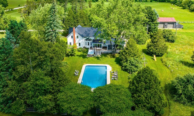 Grey Highlands Casa | Granja histórica con piscina, jacuzzi, Riachuelo, Granero, 100 Acres