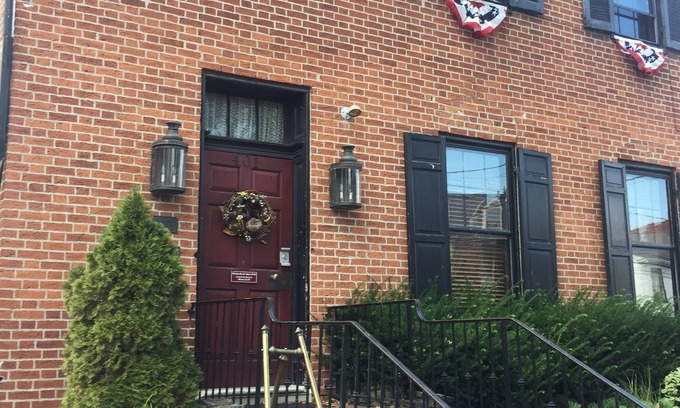 Gettysburg Hotel | Historic Farnsworth House Inn