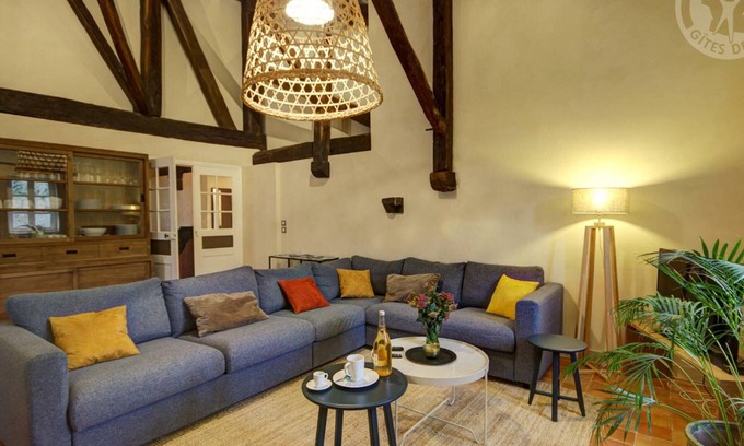 Sainte-Croix-en-Jarez Cabaña | Amplio Gîte Histórico con Jardín - Ideal para Familias, Mascotas Permitidas