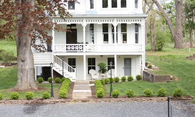 Singers Glen Casa | Historic Funk House