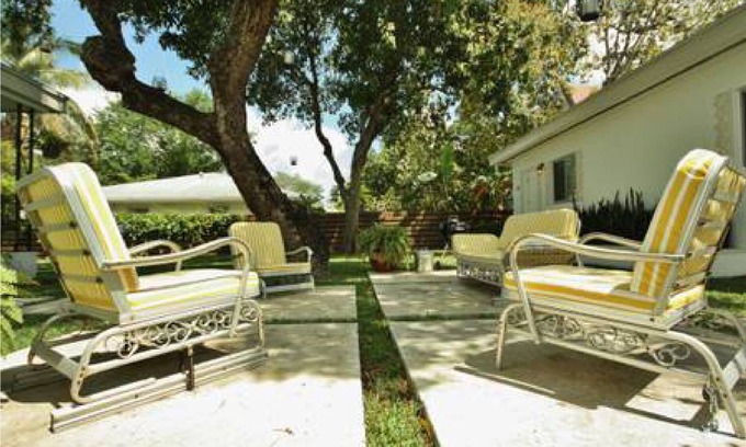 Northeast Miami Apartamento | Historic Garden Villa-Stand alone 2 BR cottage apartment. Modern period charm.