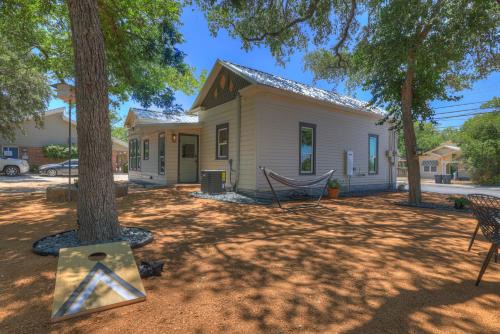 New Braunfels Casa | Historic Gem near Schlitterbahn