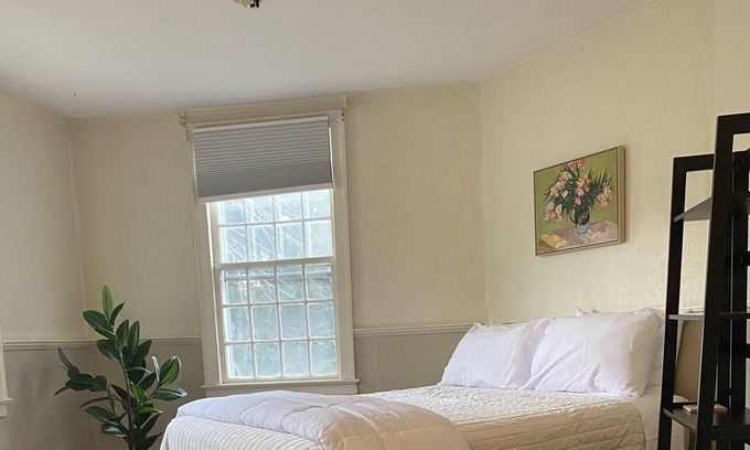 South Glastonbury Casa | Historic Getaway in South Glastonbury