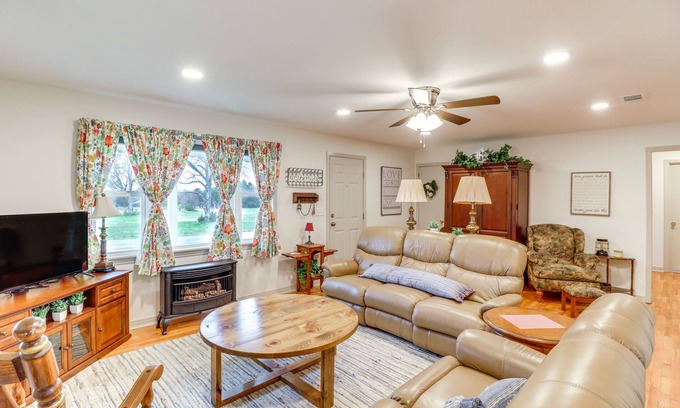 Higden Casa | Historic Greers Ferry Home < 2 Mi to Shiloh Marina