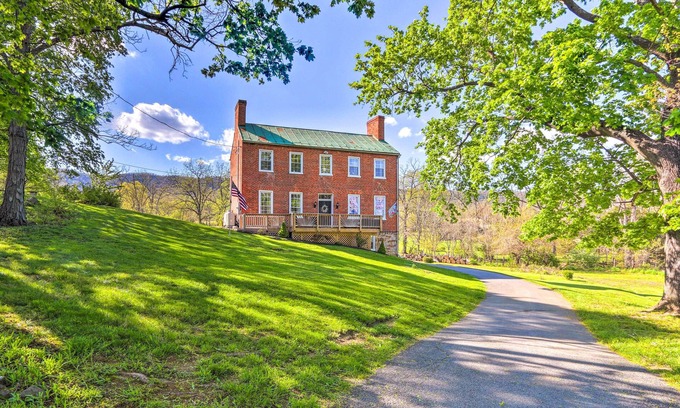 Fishers Hill Casa | Historic 'Hammond House' w/ Wine Country View!