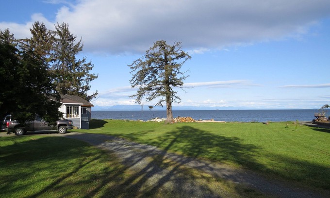 Campbell River Casa | Histórico Heritage Beach House con impresionantes vistas!