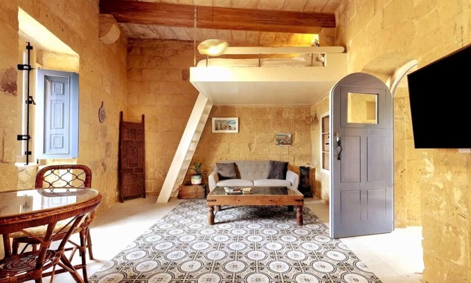 Victoria Apartamento | Historic Hideaway: 900-Year-Old Converted Studio