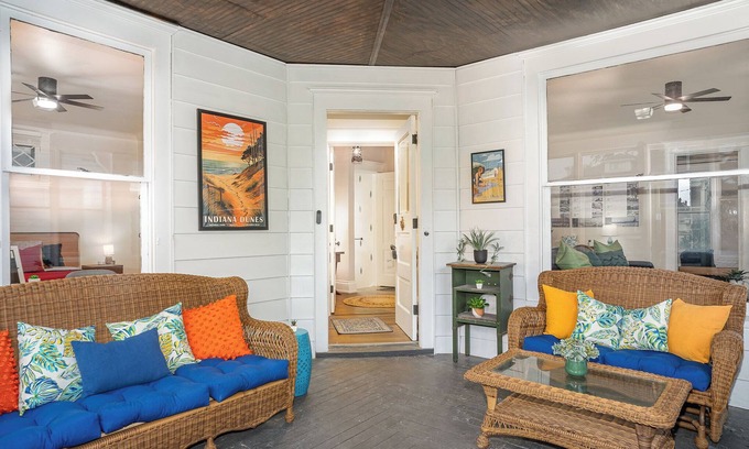 Michigan City Apartamento | Historic Hideaway: Cozy Stay Near Beach & Downtown