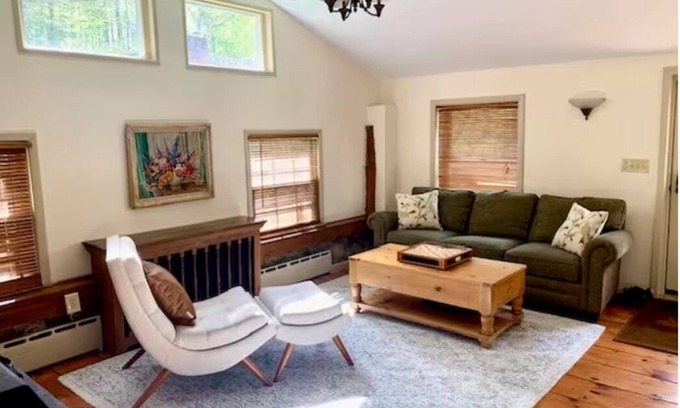 South Salem Casa | Historic Hideaway with Lake Access!