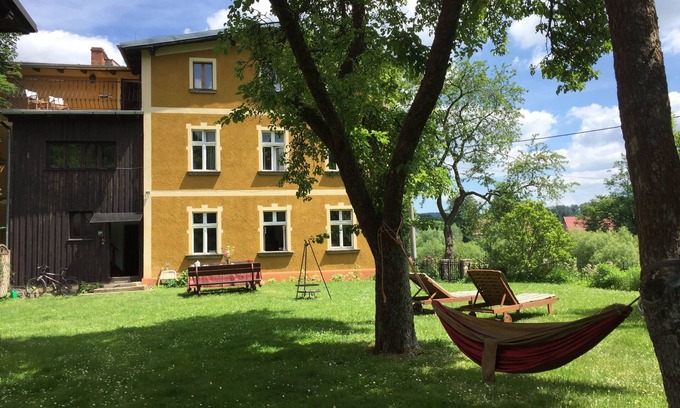 Janowice Wielkie Casa | Historic holiday home for families and groups with garden and play barn.