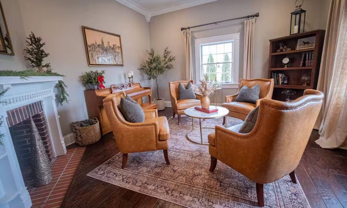 Clinton Casa | Historic Home in Downtown Clinton