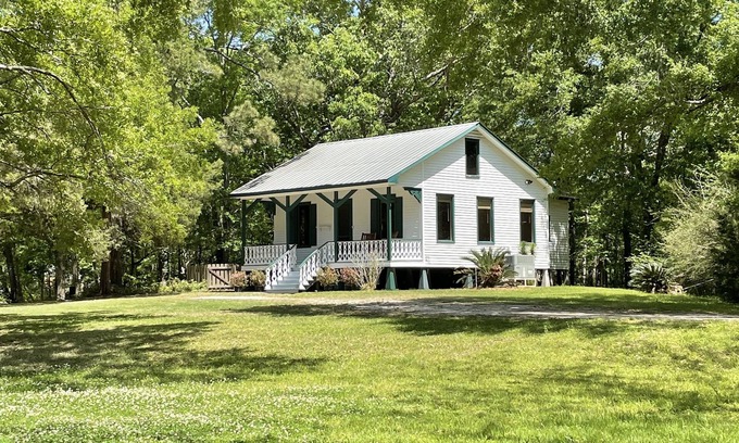 Milton Casa | Historic home on Vermilion River
