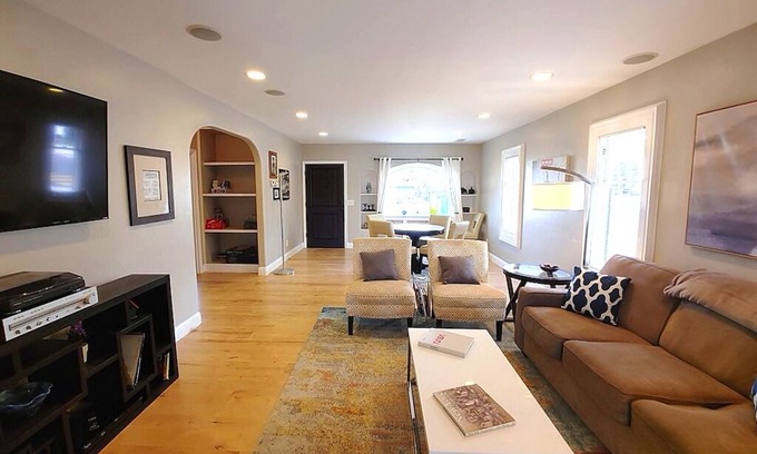 Lompoc Casa | Historic Home *reWine Mission* Walk Downtown: Coffee, Shop, Dine, Wines, Brews