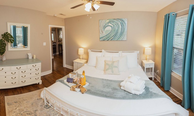 West Ashley Casa | Historic Home Steps from Avondale