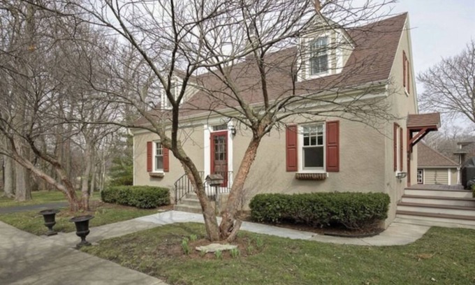 St. Charles Casa | Historic home steps from downtown St. Charles & Pet Friendly!