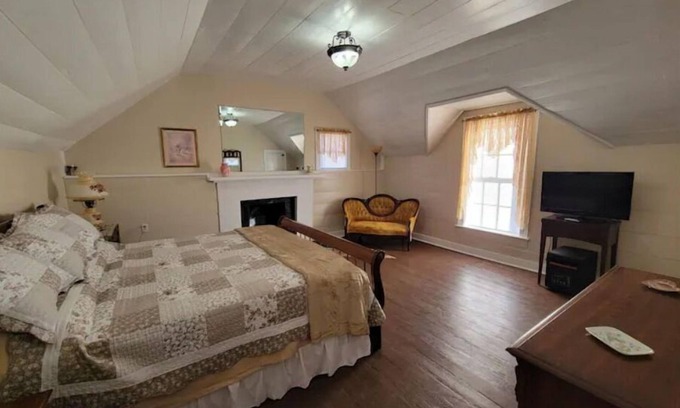 Rocky Mount Casa | Historic Home Victorian Entire Second Level