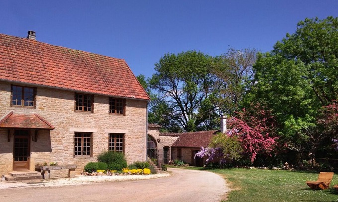 Eguilly Casa | Historic house with spa, sauna and hammam