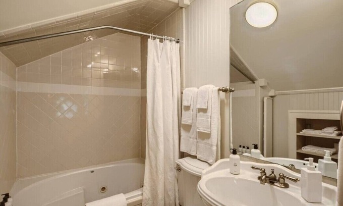 Old East Dallas Casa | Historic Junius:4 rooms + 2 Casitas