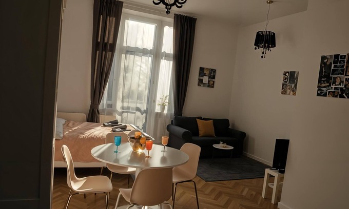 Kleparz Apartamento | Historic Krakow Studio: Balcony, Kitchenette & Walk to Attractions