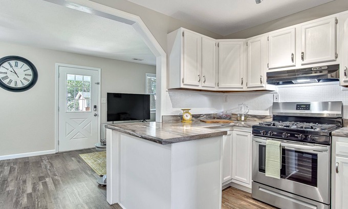 Lebanon Casa | Historic Lebanon, quiet 2 Bedroom 2 Bath home!