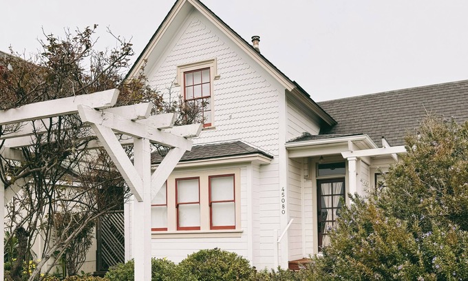 Mendocino Casa | Historic Madeira House in Mendocino Village