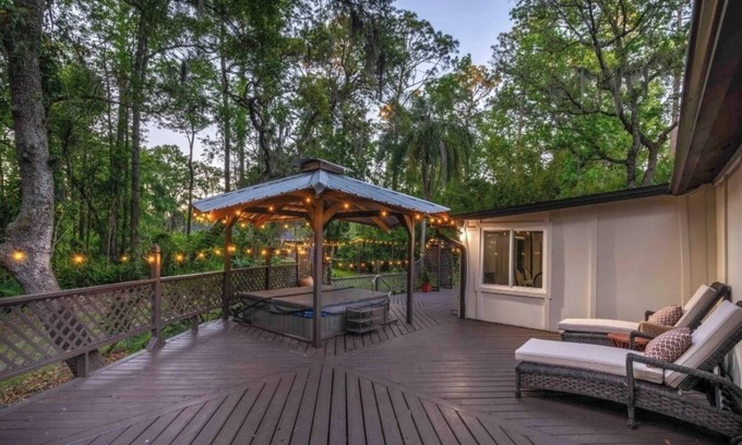 Southside Casa | Historic Mandarin Private estate modern farmhouse nature lovers.Events for Fee.
