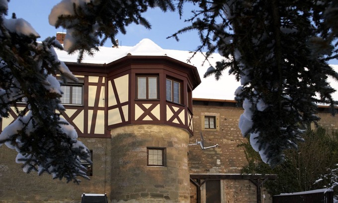Erlabronn Apartamento | Mansión histórica en Steigerwald con piscina y sauna.