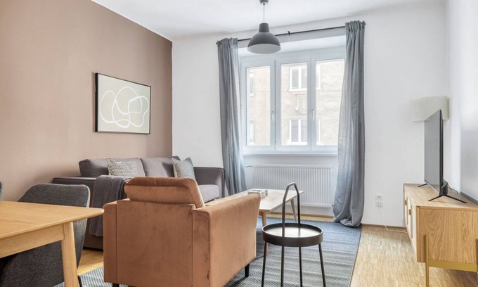 Matzleinsdorf Apartamento | Historic Margareten 2BR w/ Elevator, nr Waldmüllerpark, by Blueground
