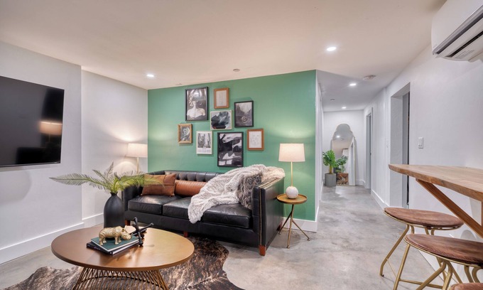 Alphabet Historic District Apartamento | Historic Nob Hill 2BR | Prime Walkable Spot