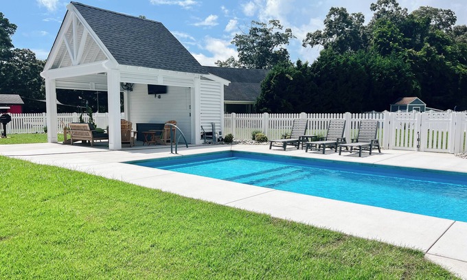 Manteo Casa | Historic OBX Farmhouse w/ Private Pool in the Heart of Manteo - 3 Bed /2 Bath