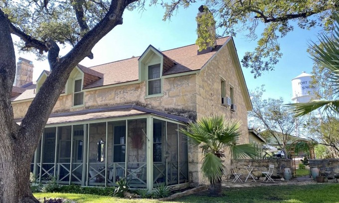 Brackettville Casa | Historic Officers Quarters in Fort Clark Springs