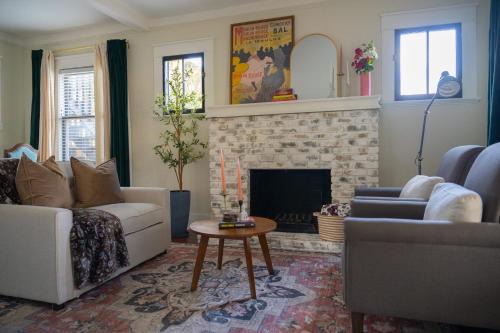 Lake Cherokee Apartamento | Historic Orlando Casita Love Apt A with backyard