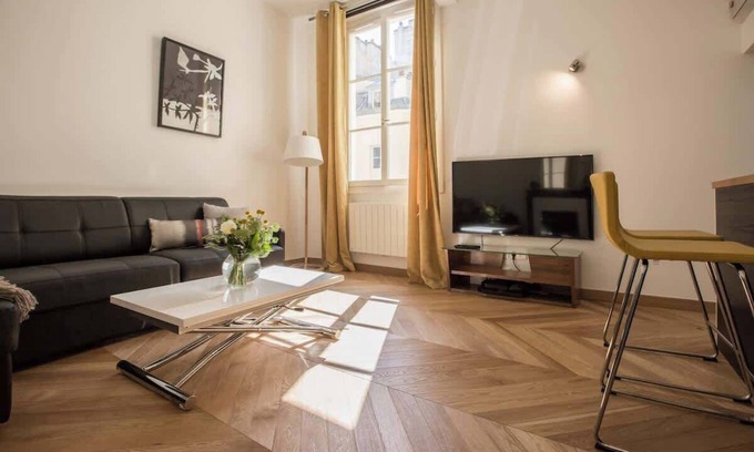 Saint-Merri Apartamento | Contemporary and chic Le Marais apartment with AC